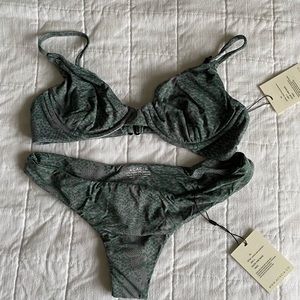 NWT Acacia Manhattan Snake Set